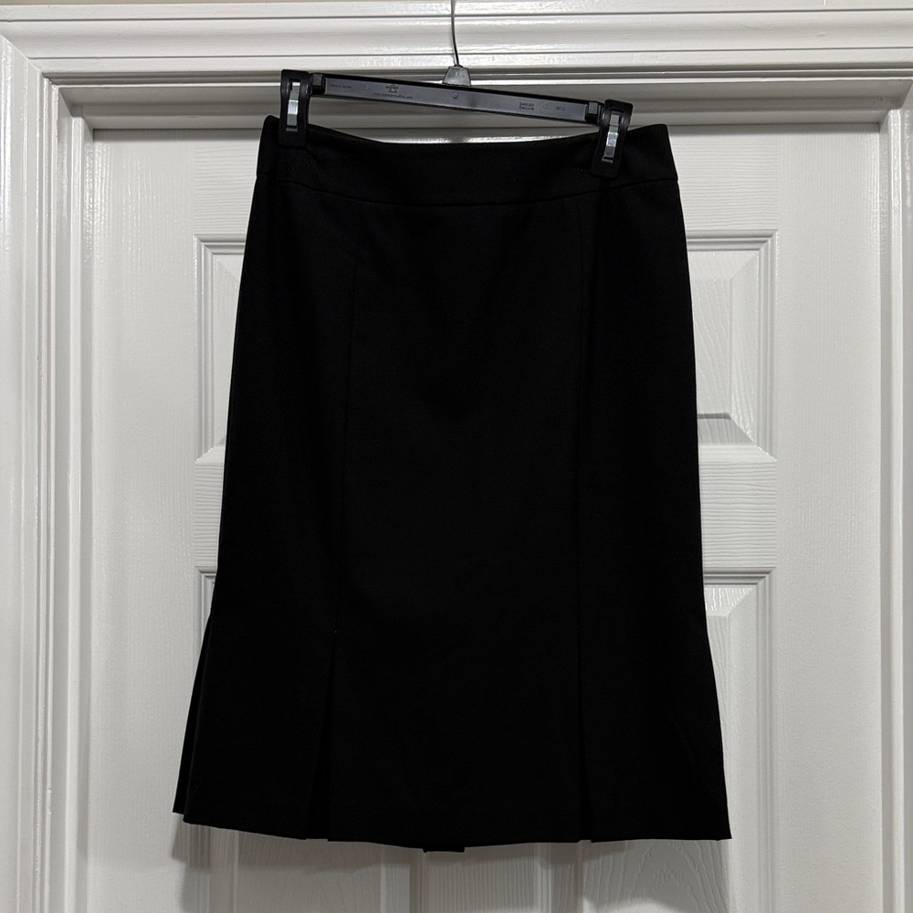 Talbots Classic Black A-Line Skirt. Size: 4
